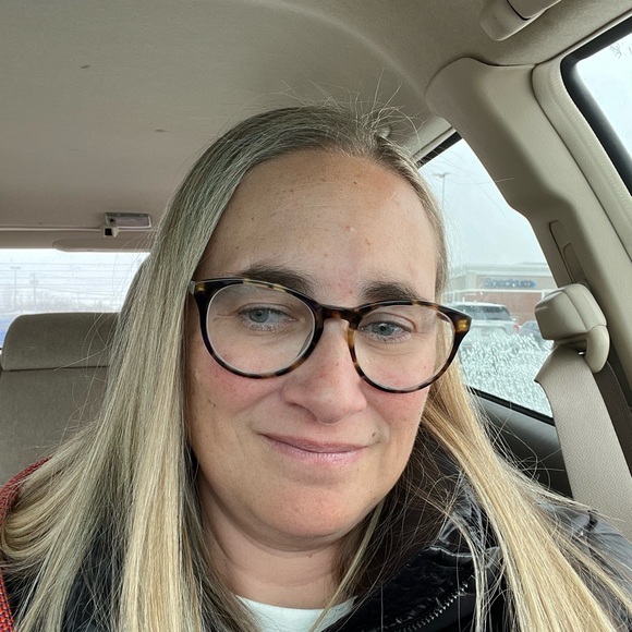 Meet your Posher, Angela - Picture 1 of 1